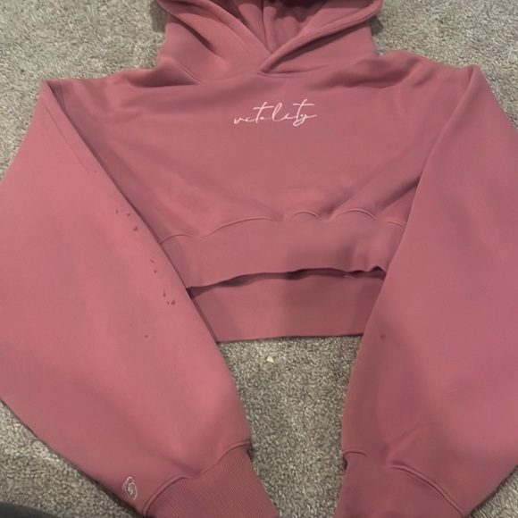 A crop hoodie - Picture 1 of 4